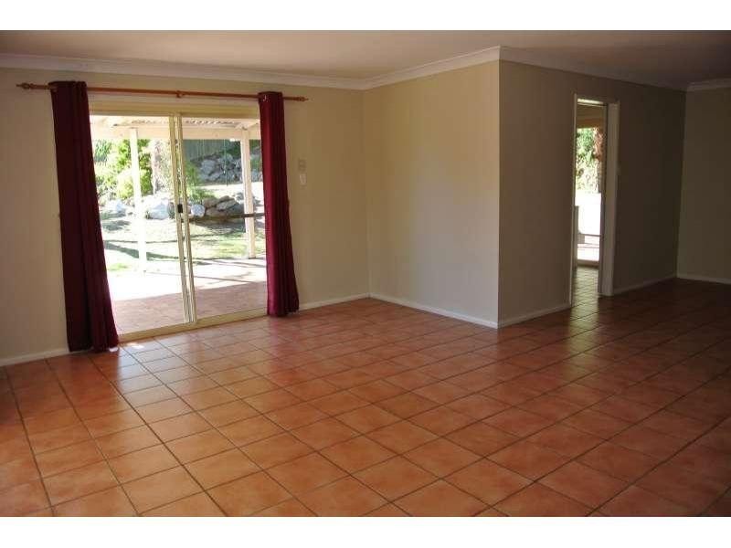 6 Hart Close, Brookfield QLD 4069