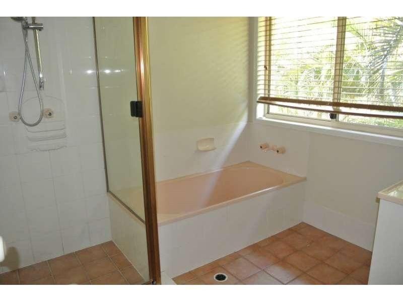 6 Hart Close, Brookfield QLD 4069