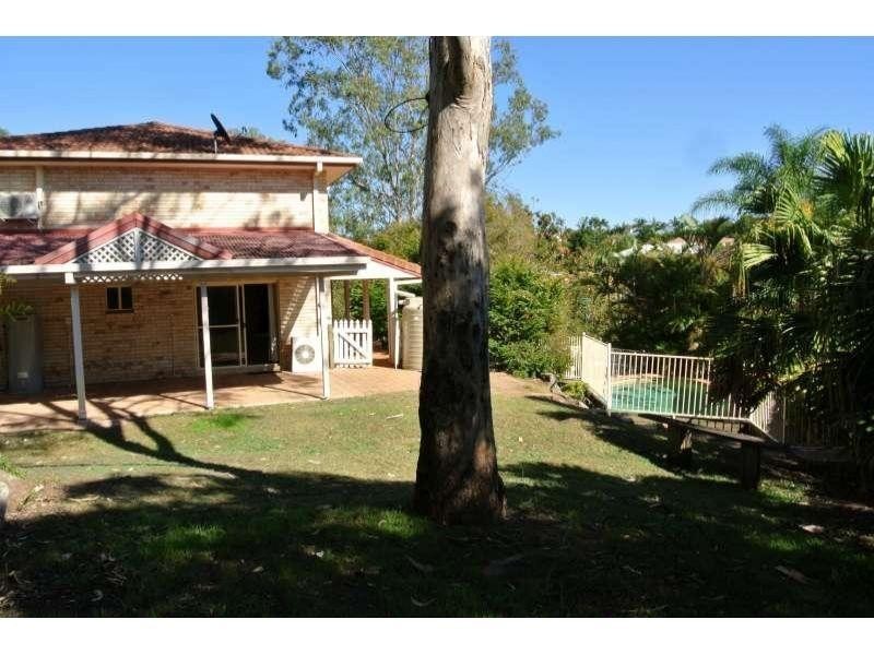 6 Hart Close, Brookfield QLD 4069