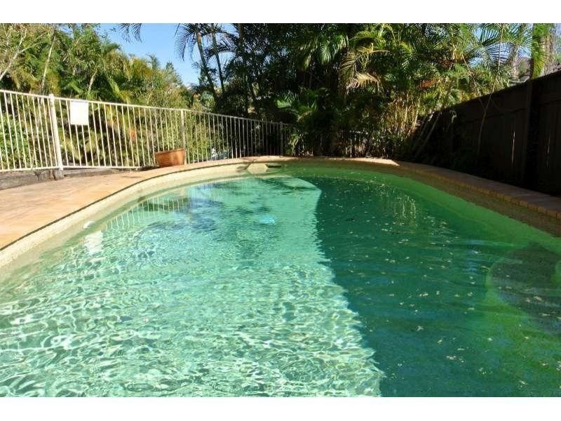 6 Hart Close, Brookfield QLD 4069