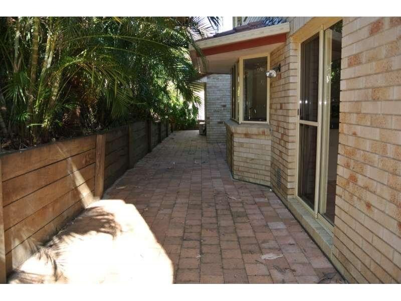 6 Hart Close, Brookfield QLD 4069