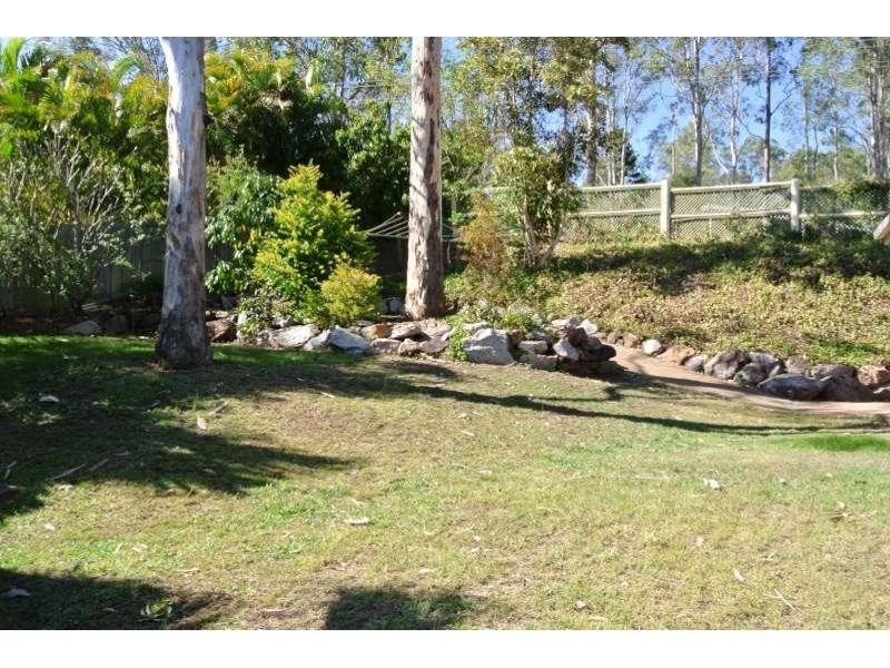 6 Hart Close, Brookfield QLD 4069