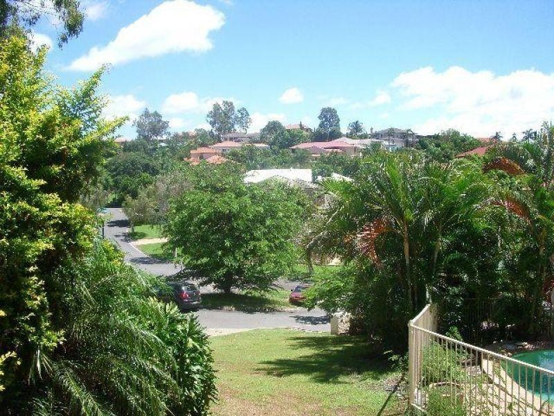 6 Hart Close, Brookfield QLD 4069