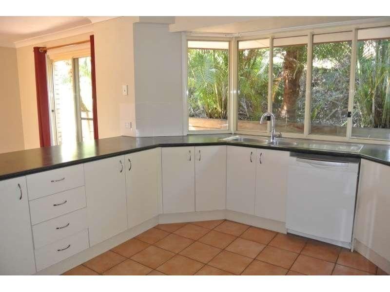 6 Hart Close, Brookfield QLD 4069