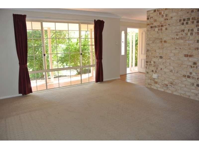 6 Hart Close, Brookfield QLD 4069