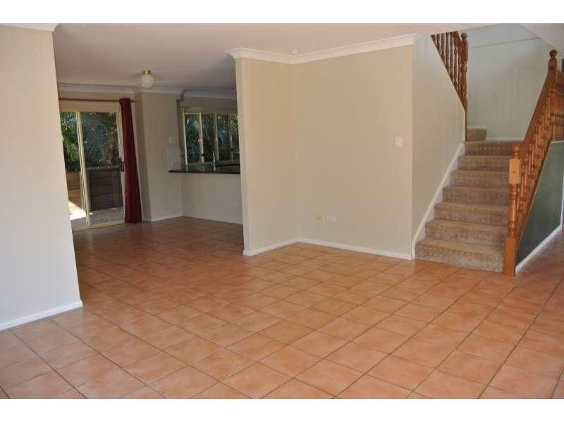 6 Hart Close, Brookfield QLD 4069