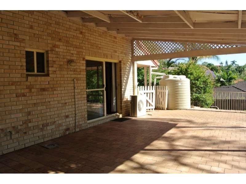 6 Hart Close, Brookfield QLD 4069