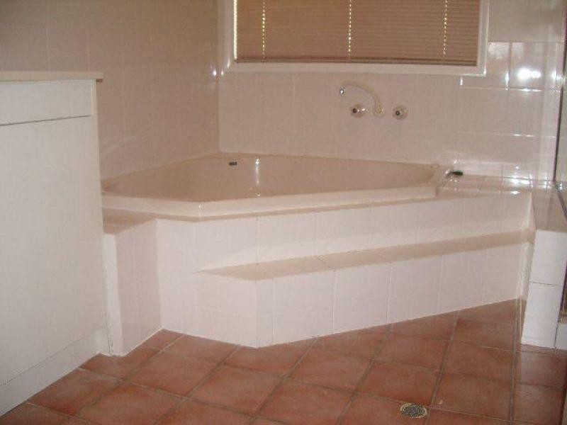 6 Hart Close, Brookfield QLD 4069