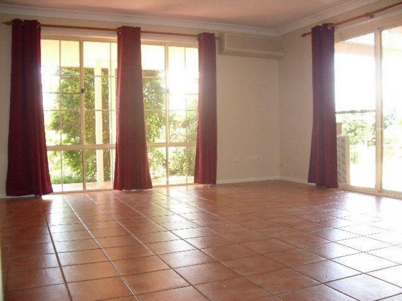 6 Hart Close, Brookfield QLD 4069