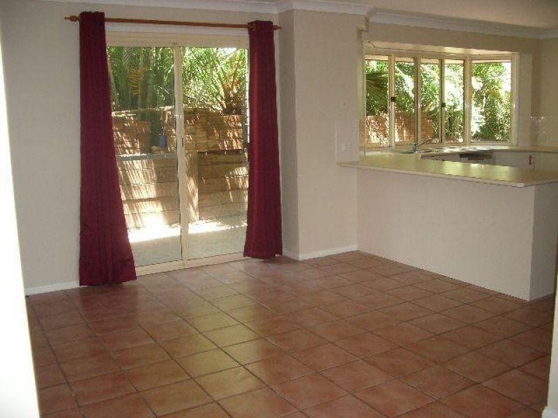 6 Hart Close, Brookfield QLD 4069