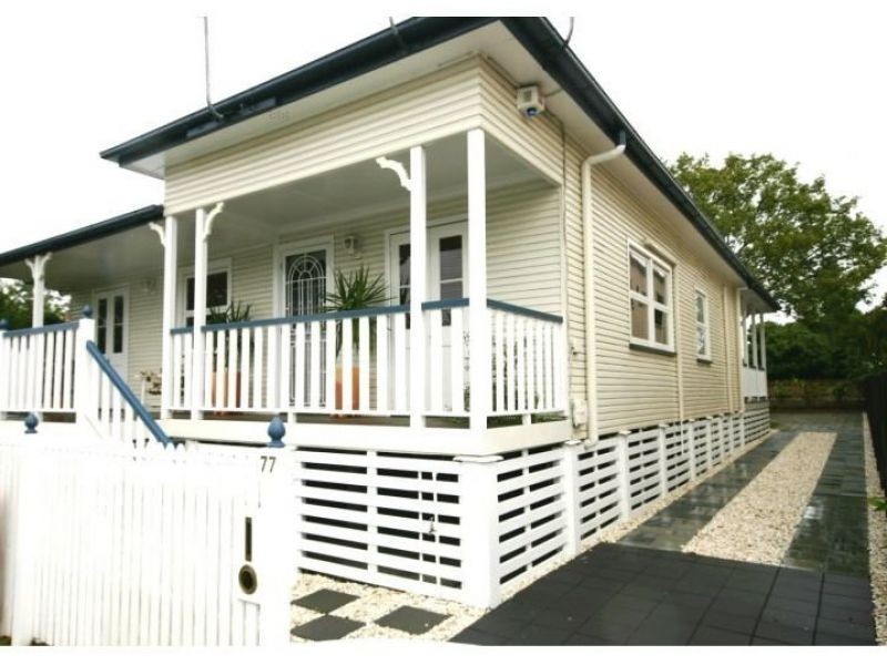 77 Macrossan Avenue, Norman Park QLD 4170