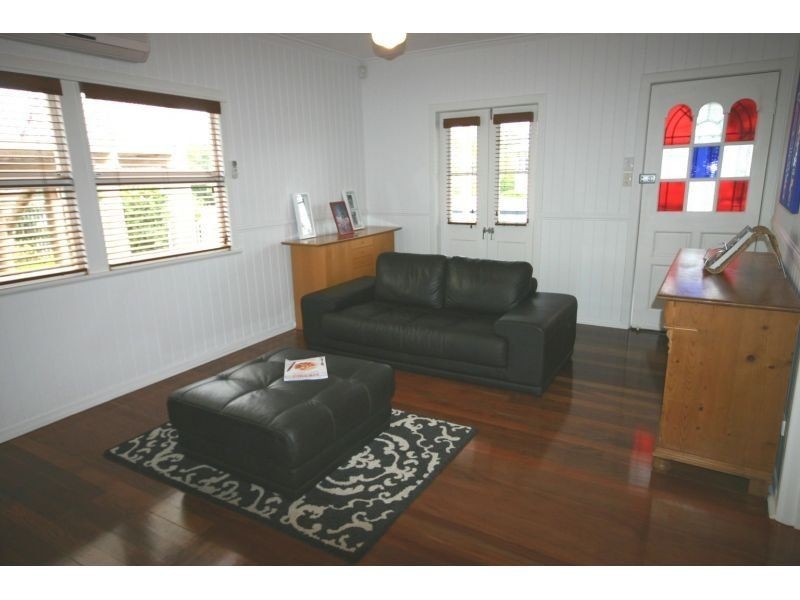 77 Macrossan Avenue, Norman Park QLD 4170