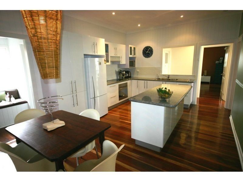 77 Macrossan Avenue, Norman Park QLD 4170