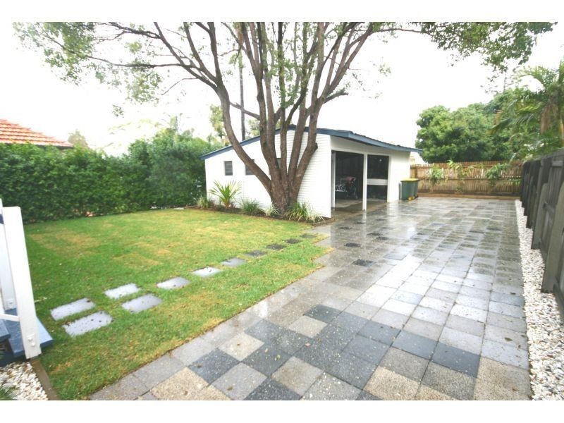 77 Macrossan Avenue, Norman Park QLD 4170