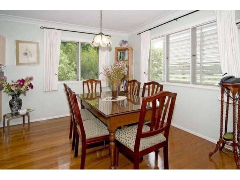 32 Long Street, Camp Hill QLD 4152