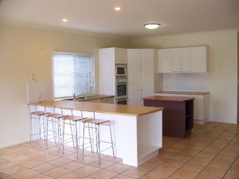 24 Glenwood Place, Moggill QLD 4070