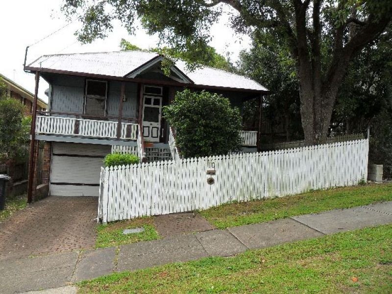 10 Sixth Avenue, Coorparoo QLD 4151