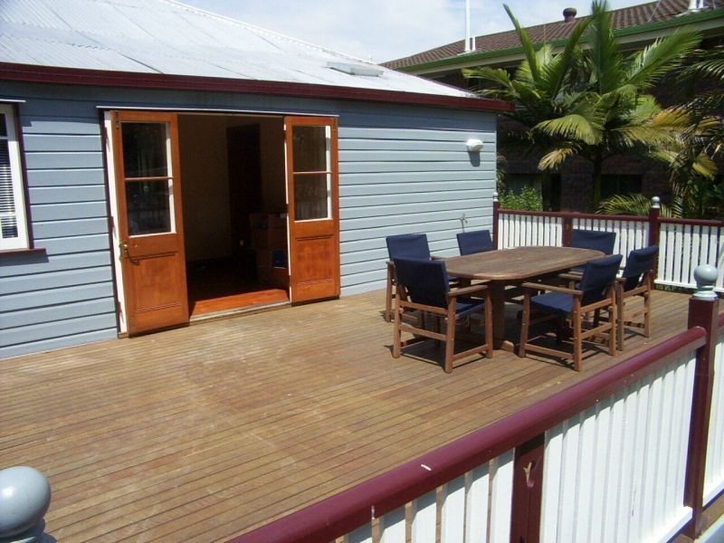 10 Sixth Avenue, Coorparoo QLD 4151