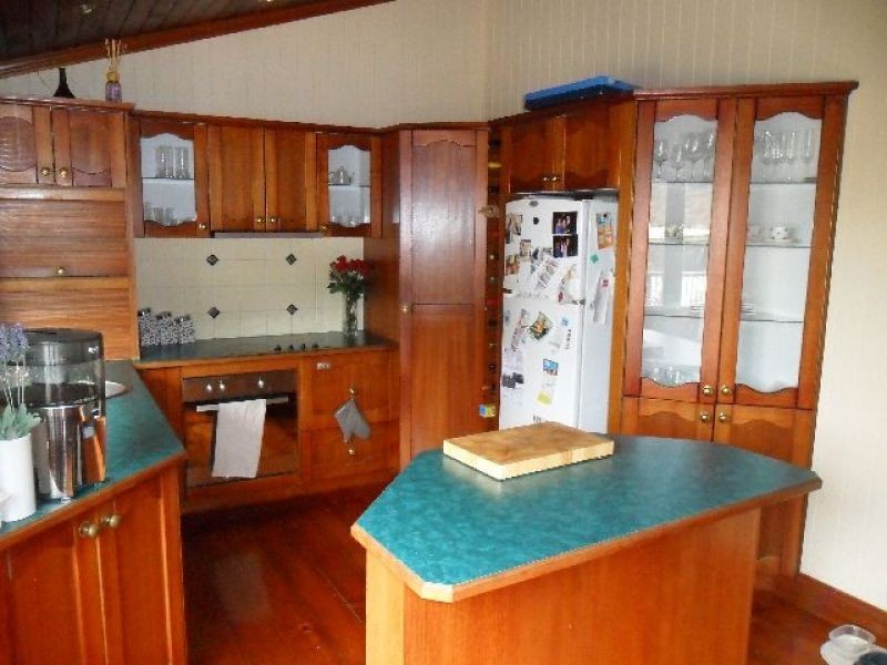 10 Sixth Avenue, Coorparoo QLD 4151