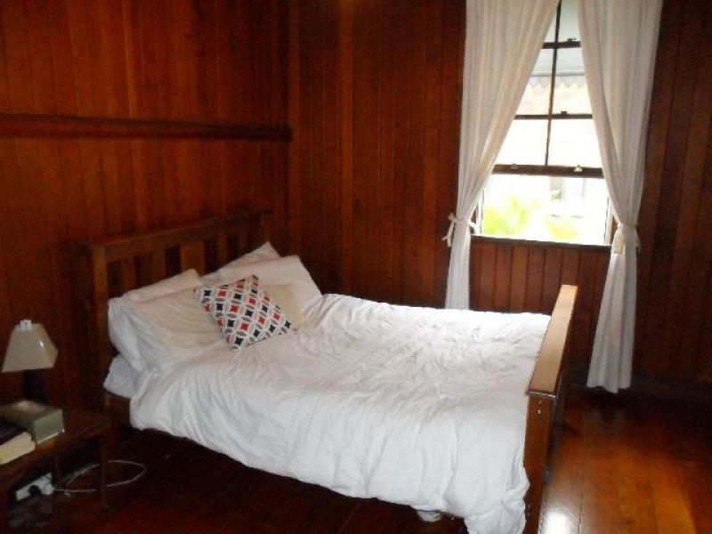 10 Sixth Avenue, Coorparoo QLD 4151