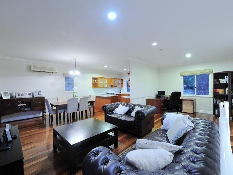 3 Macrossan Lane, Norman Park QLD 4170