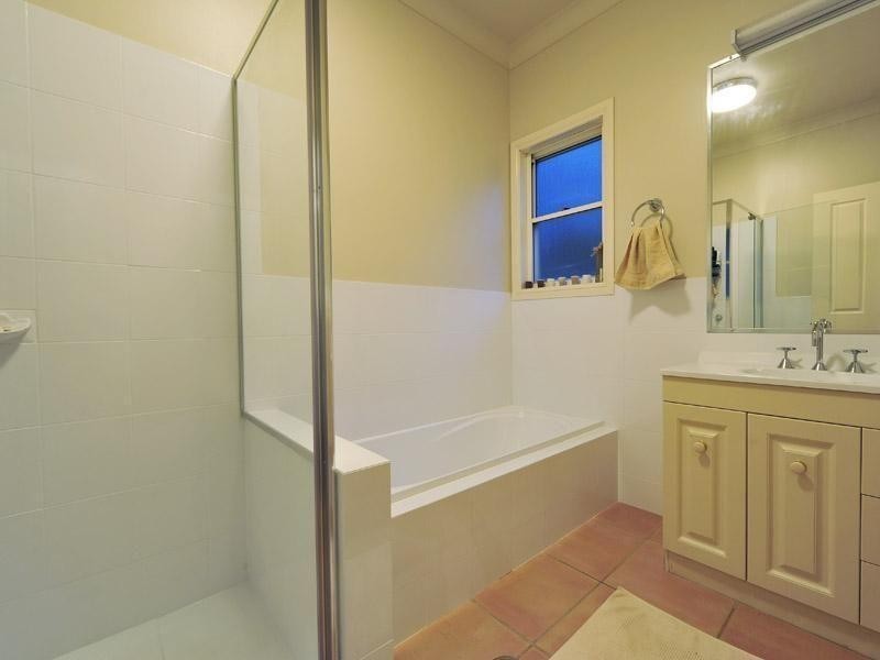 3 Macrossan Lane, Norman Park QLD 4170