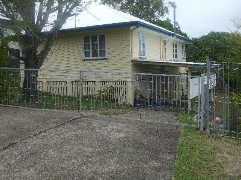 28 Carnelian Street, Holland Park QLD 4121