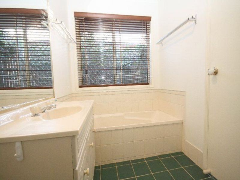 14 Chesterfield Crescent, Wellington Point QLD 4160