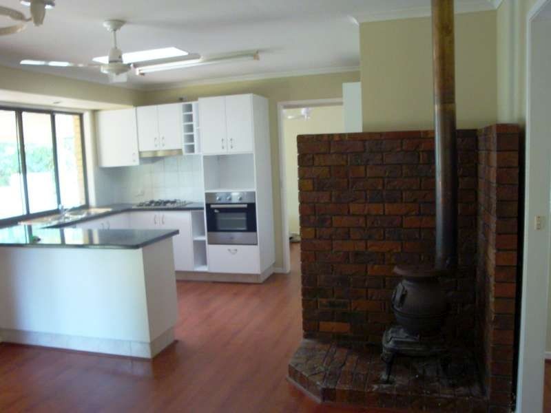 9 Eacham Street, Petrie QLD 4502