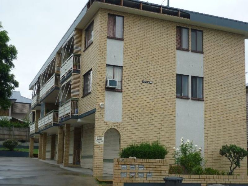 1/10 Knowsley Street, Greenslopes QLD 4120