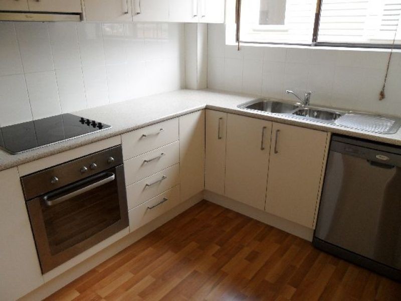 1/10 Knowsley Street, Greenslopes QLD 4120