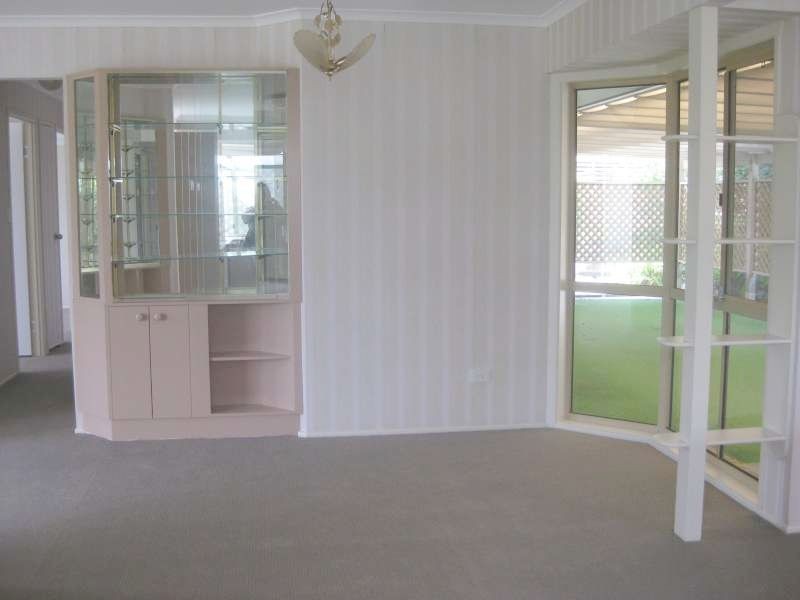 102 Cadogan Street, Carindale QLD 4152