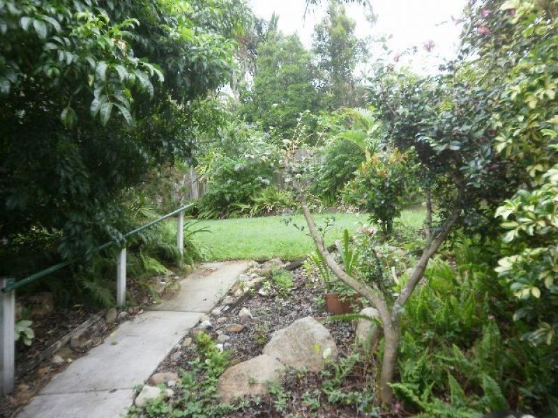 102 Cadogan Street, Carindale QLD 4152