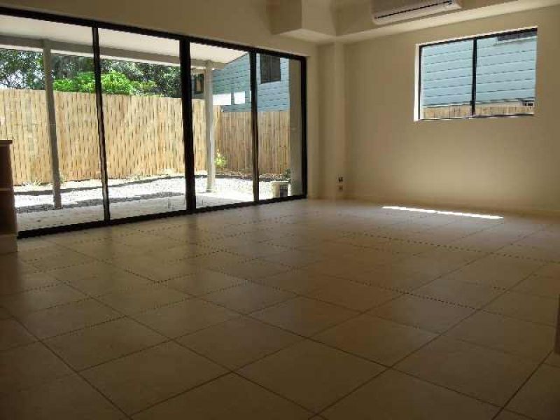 2/116 Juliette Street, Greenslopes QLD 4120