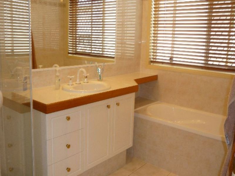 18 Pleasant Place, Wishart QLD 4122