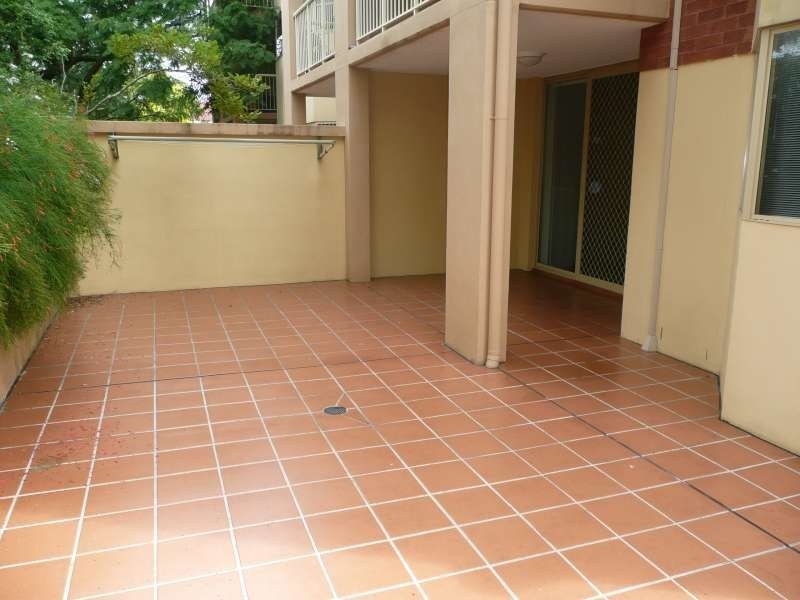 5/15 Clarence Road, Indooroopilly QLD 4068