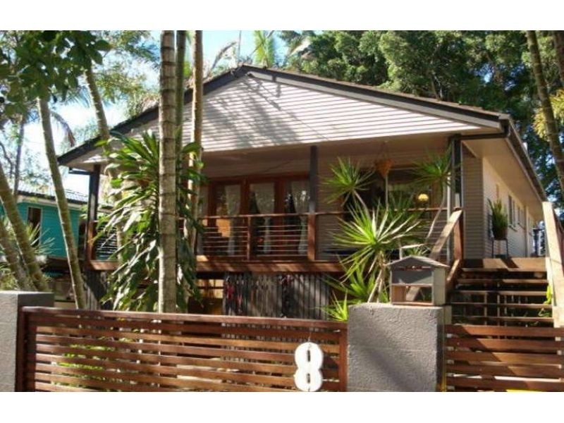 8 Herswell Avenue, Wynnum West QLD 4178