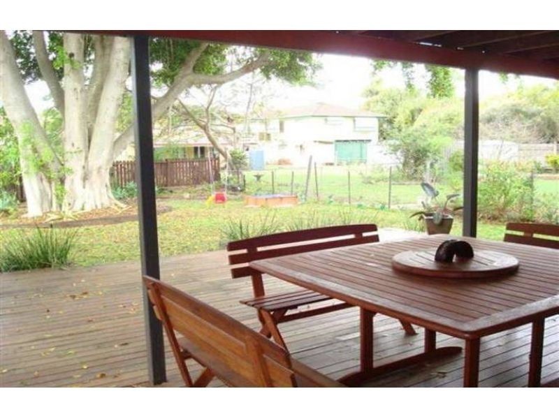 8 Herswell Avenue, Wynnum West QLD 4178