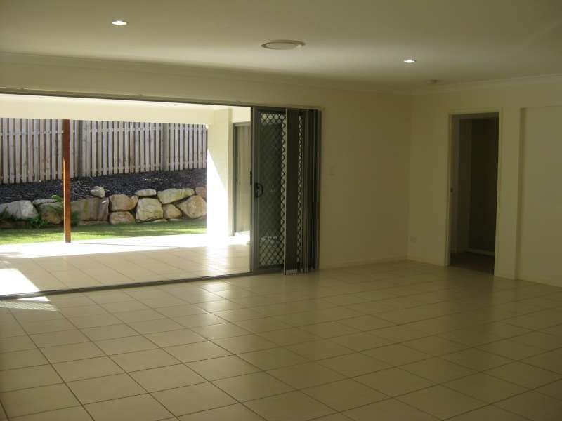 6 Caper White Court, Kallangur QLD 4503