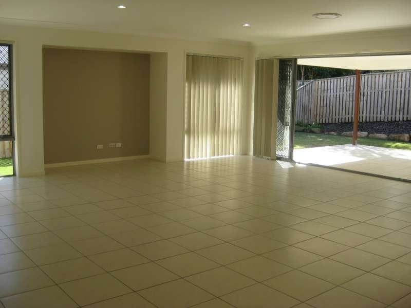 6 Caper White Court, Kallangur QLD 4503