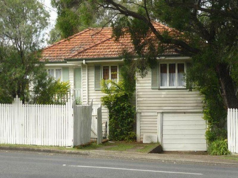 64 Marshall Road, Holland Park QLD 4121
