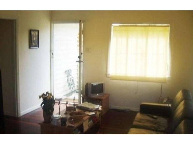64 Marshall Road, Holland Park QLD 4121