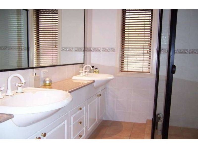 37 Regency Place, Kenmore Hills QLD 4069