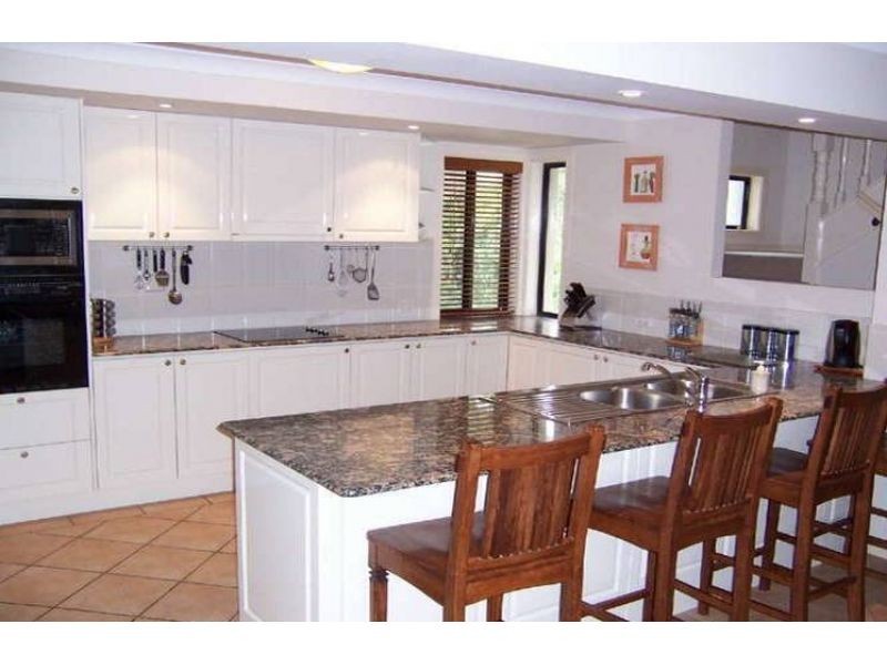 37 Regency Place, Kenmore Hills QLD 4069
