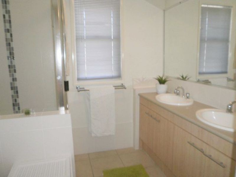 7 Daphne Place, Wakerley QLD 4154