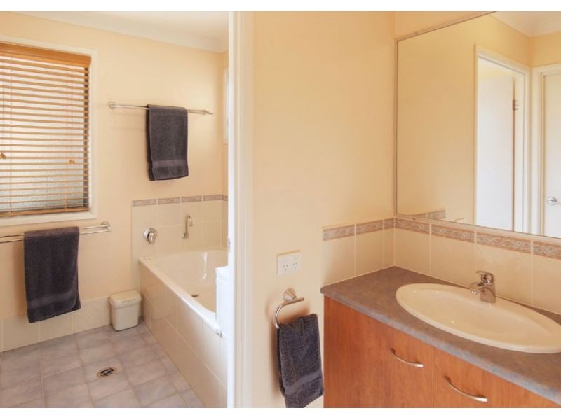 37 Gregory Street, Taringa QLD 4068