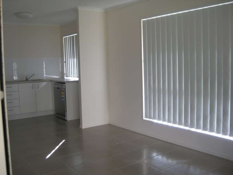 2/10 Elle Court, Cashmere QLD 4500