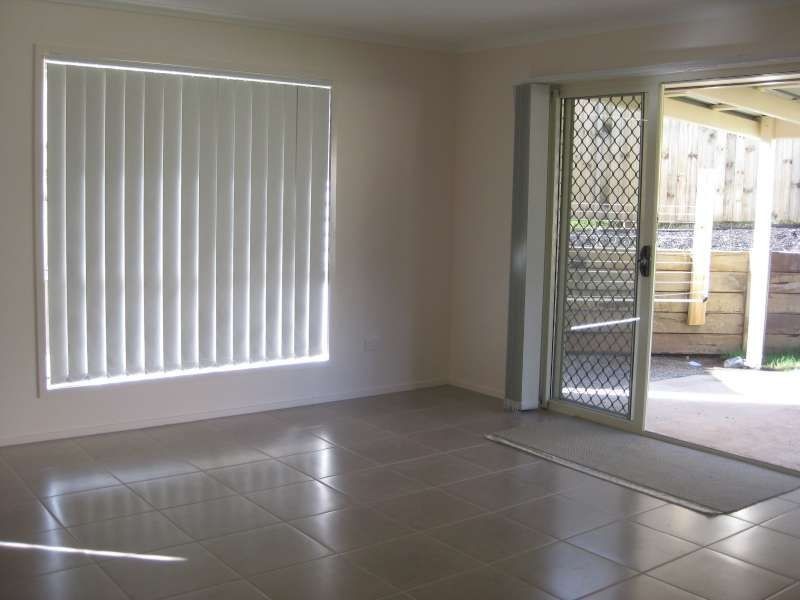 2/10 Elle Court, Cashmere QLD 4500