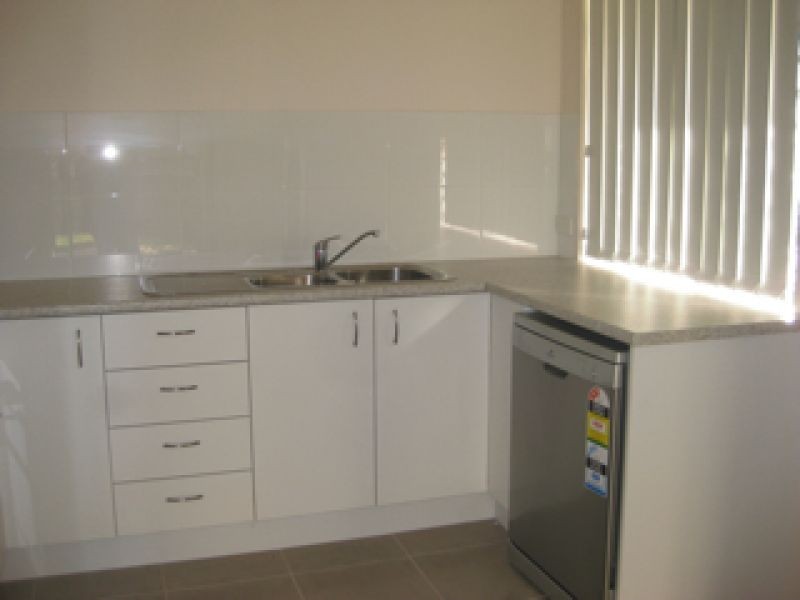 2/10 Elle Court, Cashmere QLD 4500