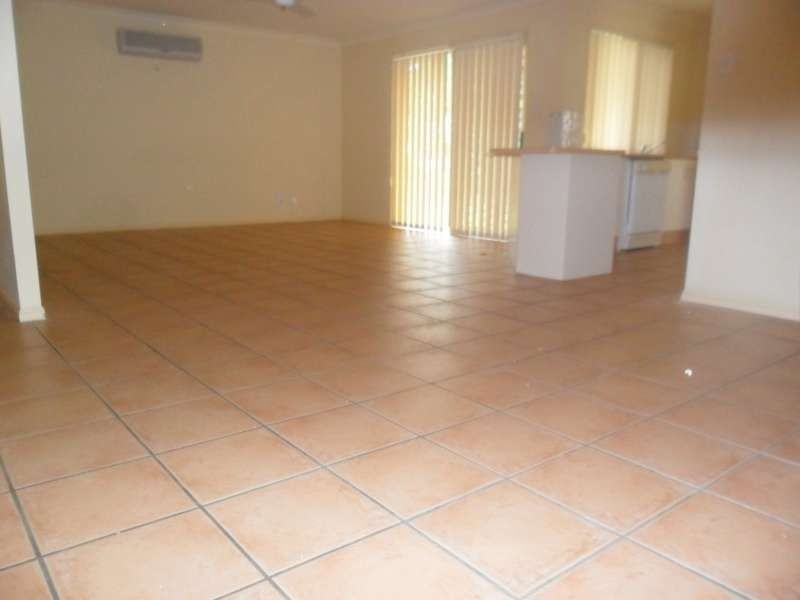 15 Ingles Circuit, Arundel QLD 4214